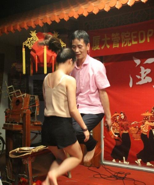 阿拉伯土豪跳绳小游戏中文版在哪？